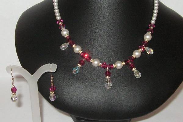 This is the matching bridesmaids necklace set done in Fuchsia. Clear crystal and Swarovski pearls.