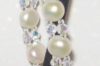 Close up of the button pearl bracelet 7  1/4 inches in length.