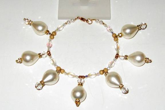 Mother of pearl, pearls in a dangle bracelet with matching earrings.