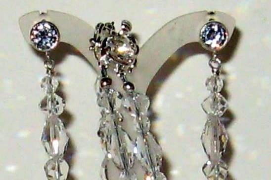 The bracelet, and earrings that Desirae wore in the previous pictures.