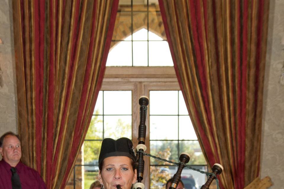 Michigan Wedding Bagpiper piping for Processional in Troy, MI