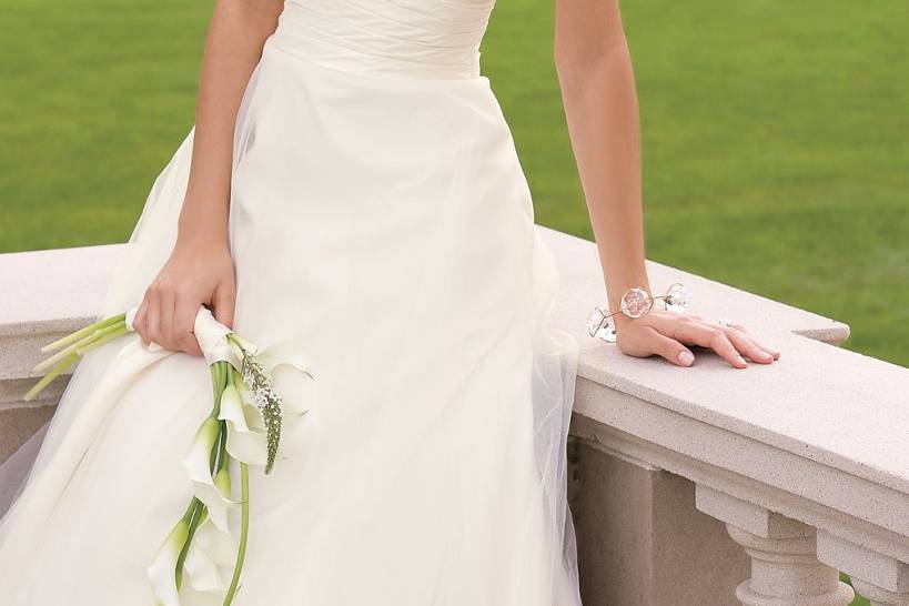 3075WStrapless taffeta wedding dress with sweetheart neckline, and tulle flower and mesh skirt.