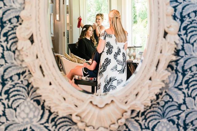 Bridal getting ready candid