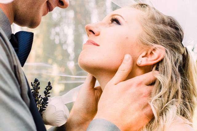 A romantic moment under the veil