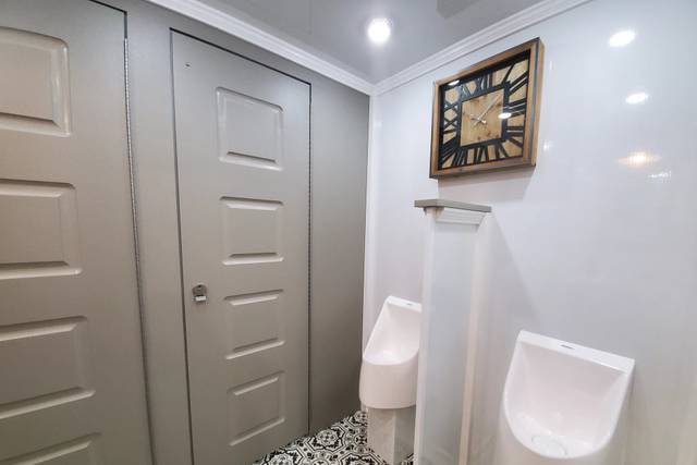 Men's unit interior
