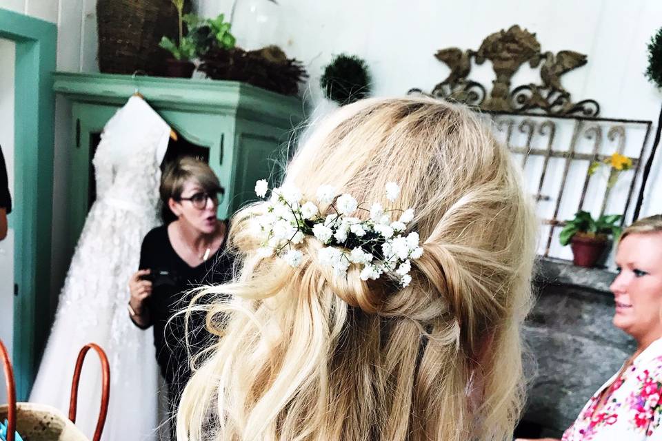 Bridesmaid's hairdo