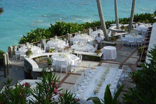 Wide table on Longtail patio