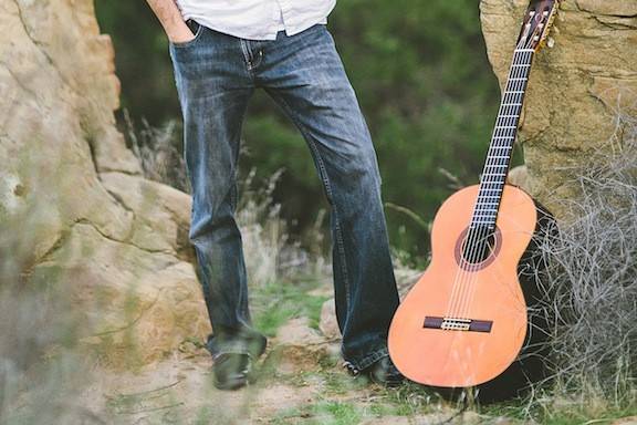 Tavi Jinariu, Classical Guitarist Press Photo