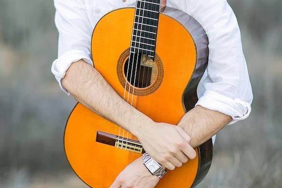 Tavi Jinariu, Classical Guitarist Press Photo