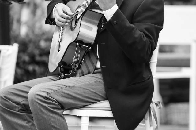 Tavi Jinariu, Classical Guitarist Wedding Ceremony in Los Angeles