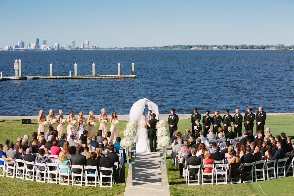 Back lawn and waterfront wedding | Photo Credit: Jamie Borland