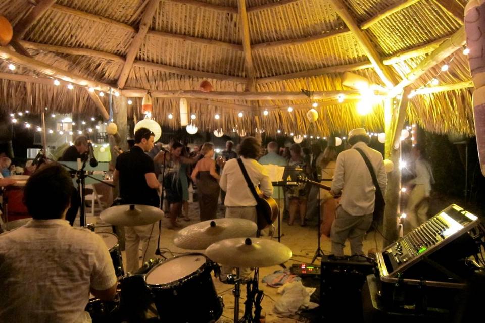 Wedding in Islamorada under a Tiki hut