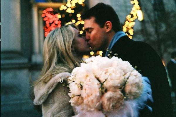 NYC Wedding Kiss