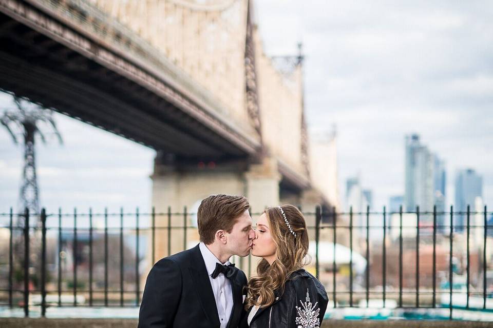 59th Street Bridge Kiss