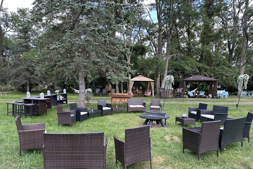 Ratan Lounge & Fire Pit