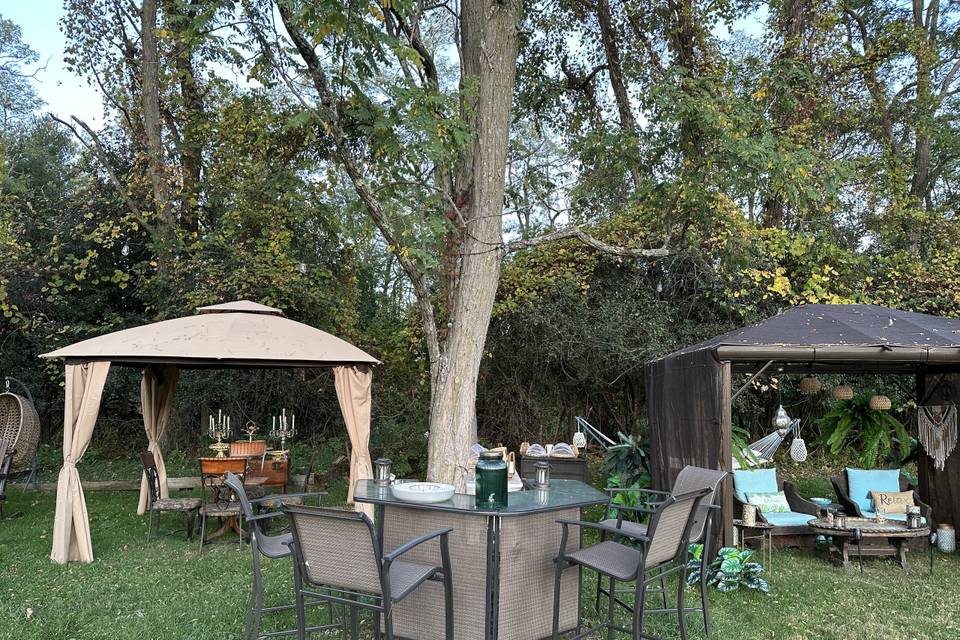 Bar & 2 Tent Lounges