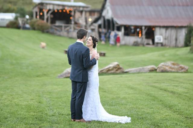 Couple, barn/stage, dancefloor