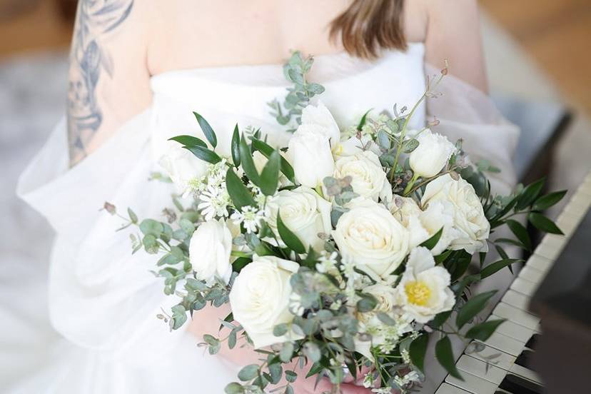 Gorgeous bride and florals