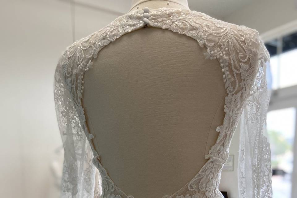 Keyhole back wedding dress