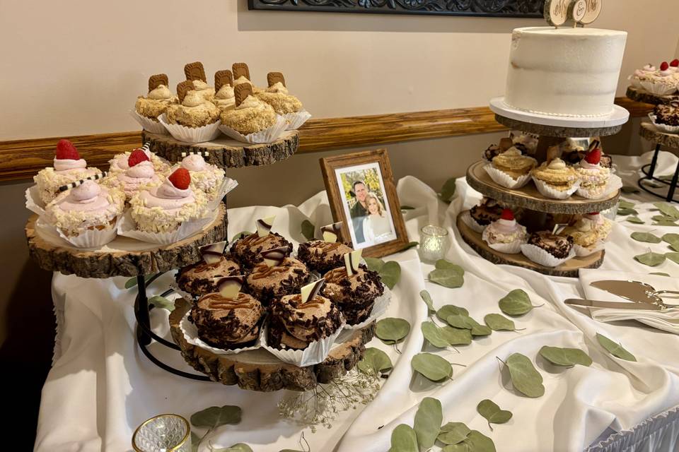 Rustic wood slice dessert set