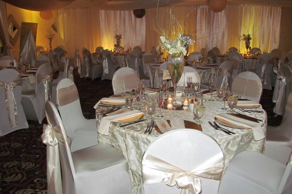 Table set-up with flower and candle centerpiece