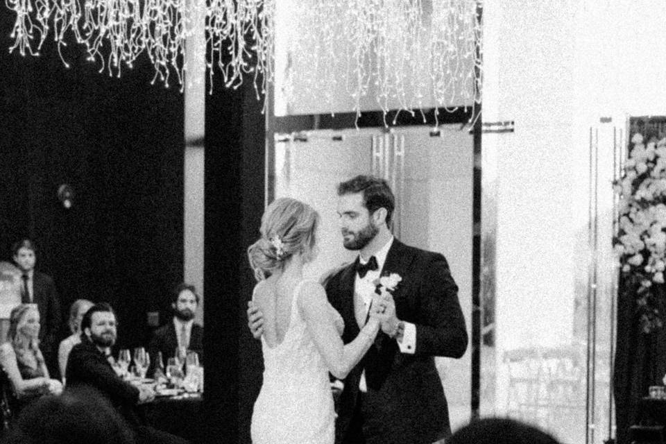 Twinkle lit first dance