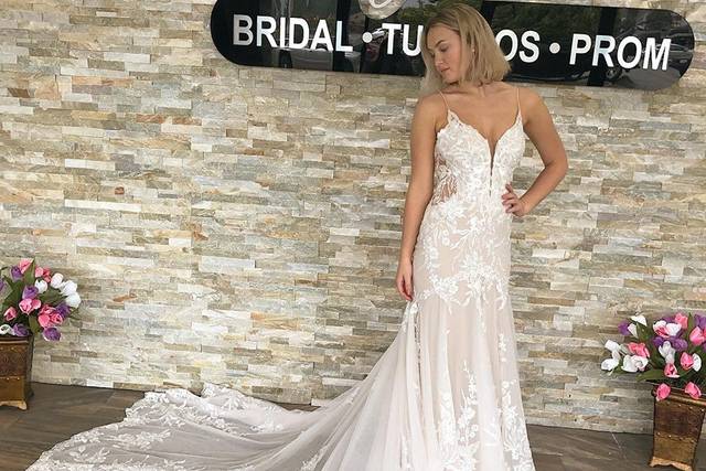 Essense Bridal Collection D3529 Perfect Fit Bridal, Tuxedos, Prom -  Michigan's largest bridal wedding gown, plus size bridal, prom