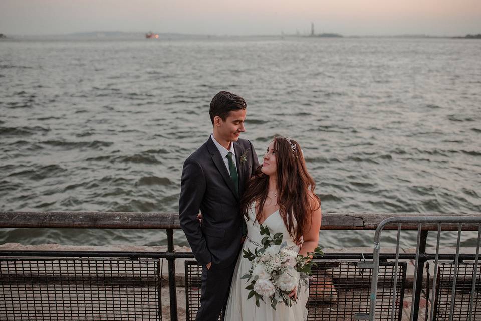 Newlyweds by the water | Jose Melgarejo Photography