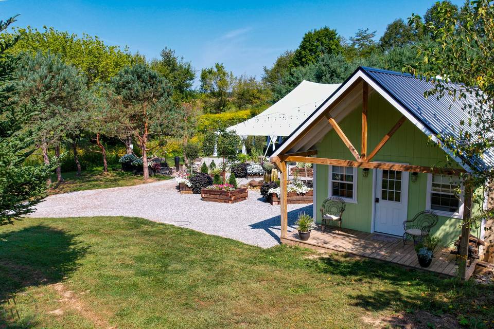 Courtyard and groomsmen room