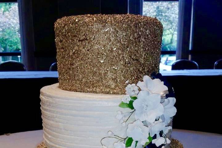 Gold confetti wedding cake simple and beautiful