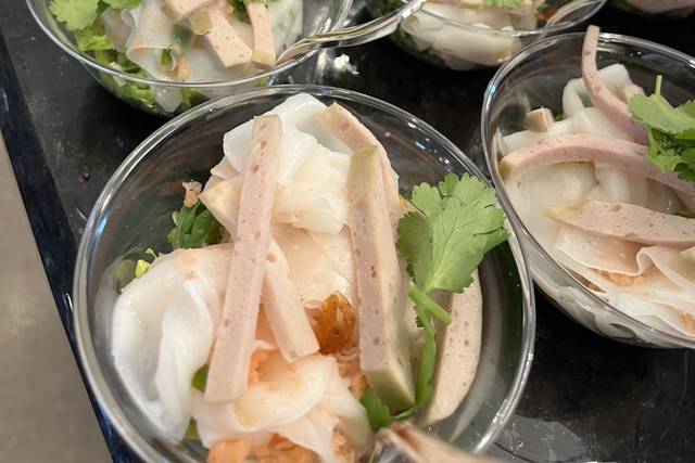 Salad bowls