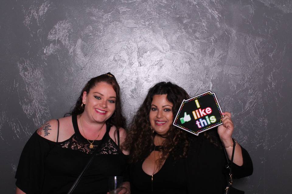 MPrints A PhotoBooth Company