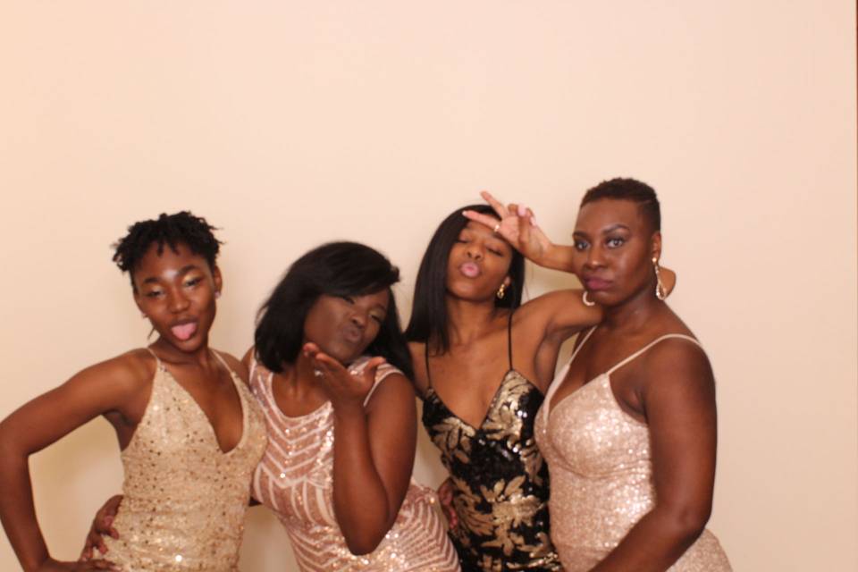 MPrints A PhotoBooth Company