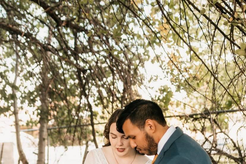 Couple cutting cake