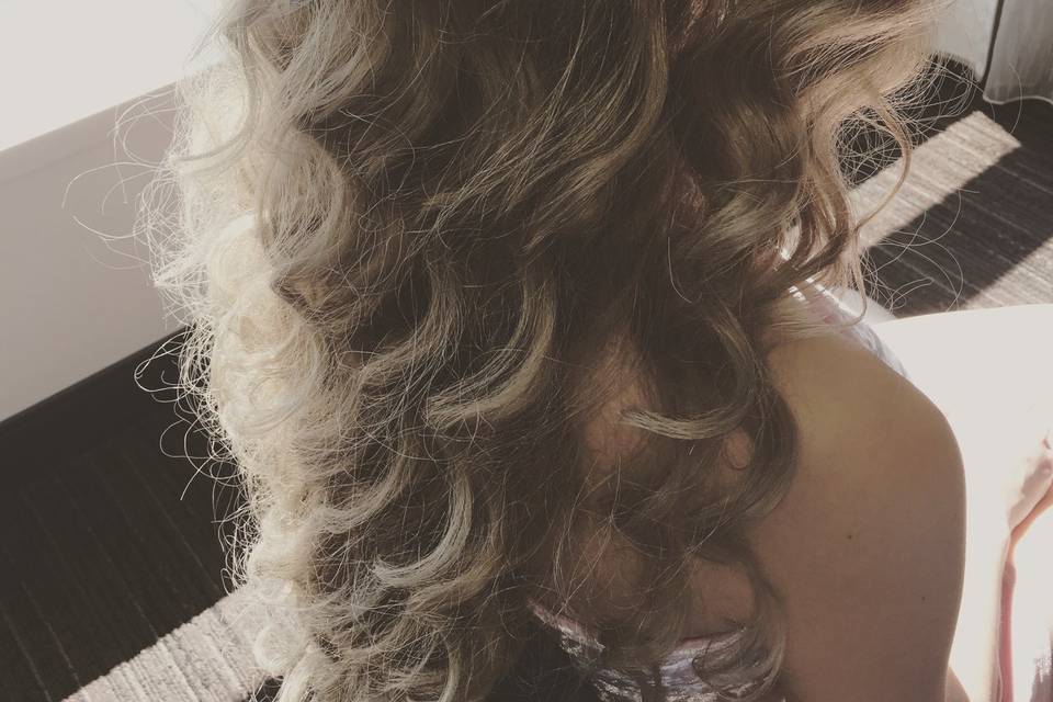 Curls and floral notes