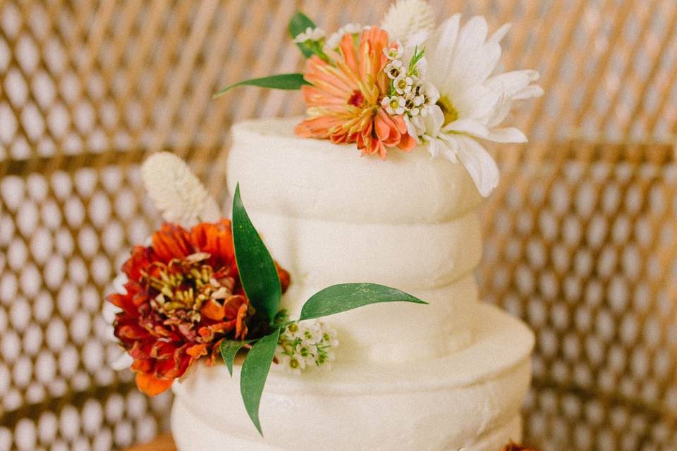 Bubble textured floral cake