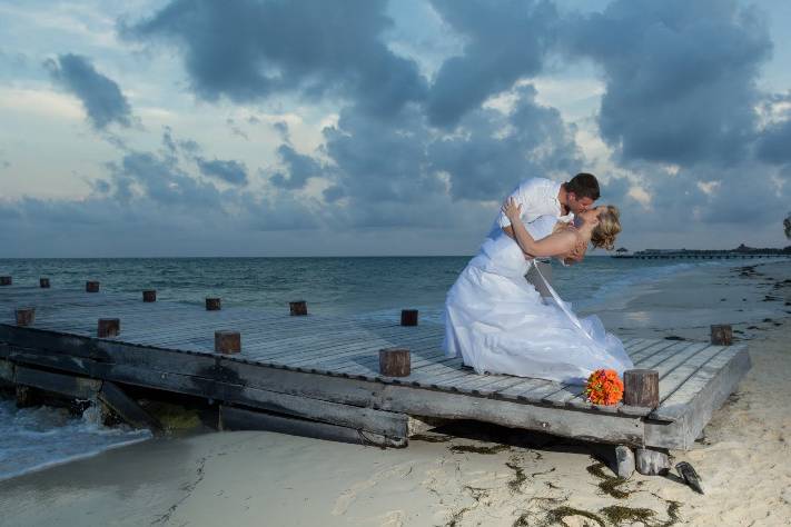 Destinations HD - Honeymoon & Destination Wedding Expert