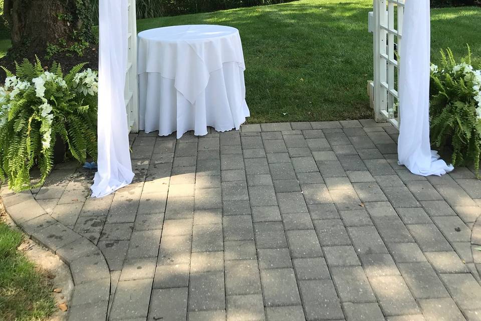 Ceremony arch arbor