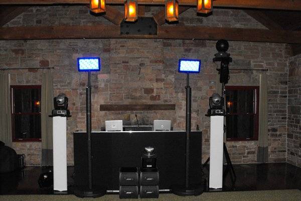 Bose L1 speaker system with medium lighting package.