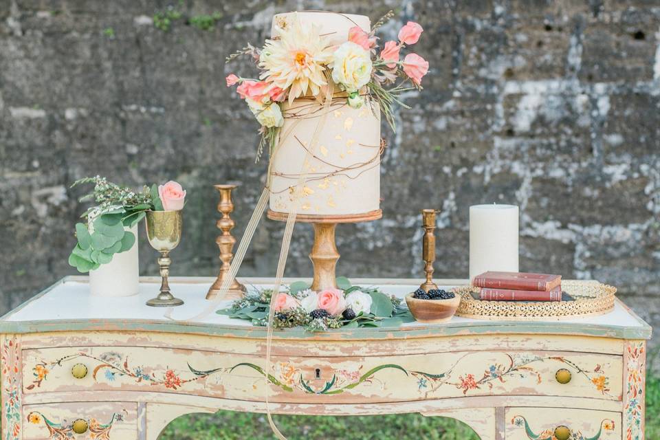 Vintage cake table