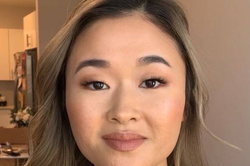 Neutral toned makeup