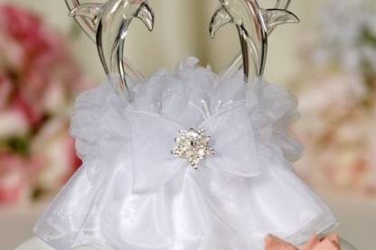 This beautiful wedding cake topper features a pair of artisan made blown glass dolphins accented with 24K gold, and a heart. The front of the cake topper also features a flower ornament accented with white enamel. Skirt is made of organza. Perfect for a beach or ocean themed wedding!
SKU: 100234
$52.95
http://www.weddingcollectibles.com/Glass-Beach-Dolphin-Cake-Topper-with-Heart-p-279.html