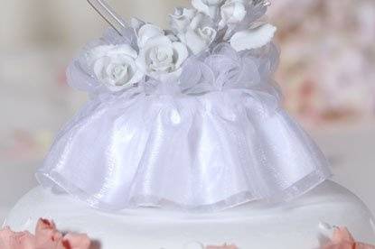 This beautiful cake topper features white handmade porcelain roses with artisan made glass heart and wedding bells. Skirt is made of organza.
SKU: 100265
$48.95
http://www.weddingcollectibles.com/WhitePorcelainRoseCakeTopper.html
