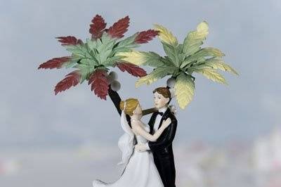 This beautiful beach themed cake topper features real sand and shells with two adorable palm trees with coconuts. The elegant fine porcelain wedding couple features the bride carrying a delicate handmade baby pink rose bouquet as she begins her first dance with her husband. Hand painted. Skirt is made of white organza.
SKU: 101311
$56.95
http://www.weddingcollectibles.com/HawaiianBeachWhiteCakeTopper.html