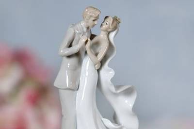 This elegant fine porcelain couple is hand painted and features a glazed finish. A perfect addition for your guest book table, or to crown the top of your wedding cake!
SKU: 707520
$24.95
http://www.weddingcollectibles.com/Elegant-Porcelain-Wedding-First-Dance-Bride-and-Groom-p-410.html