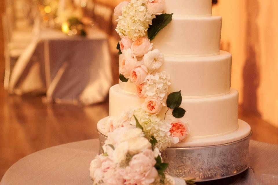 Chic White Wedding Cake