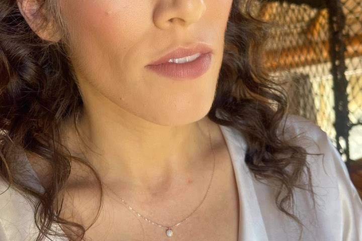 Statement eyes & radiant base