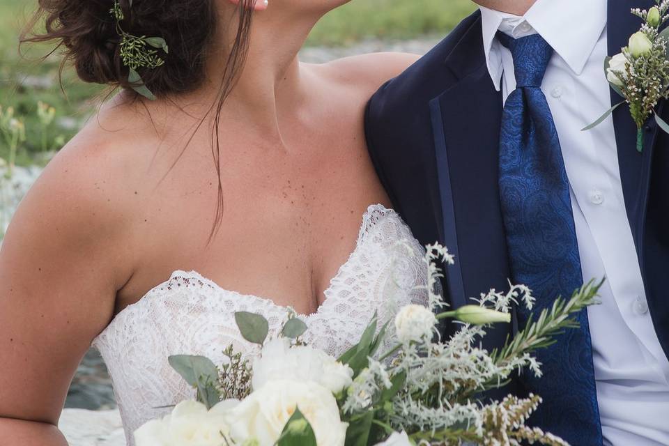 A big kiss for the newlyweds