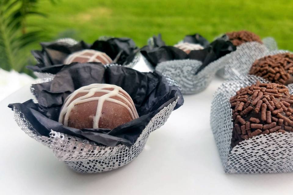 Silver/black truffle holders