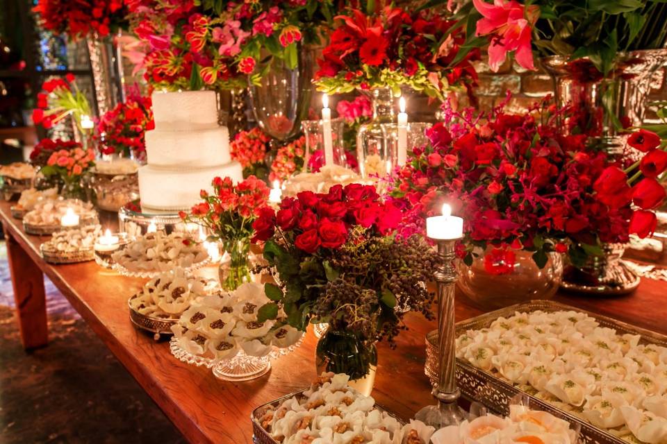 Christmas wedding dessert table